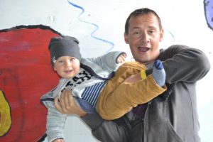 6 jung und schräg